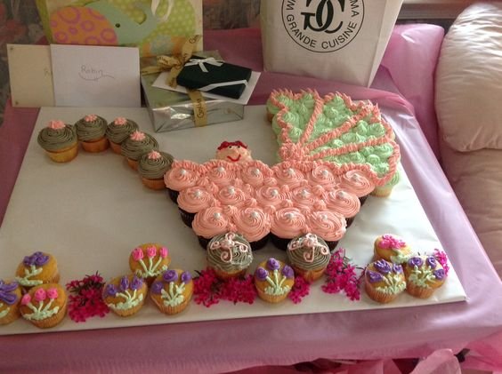 cupcakes in shape of baby carriage