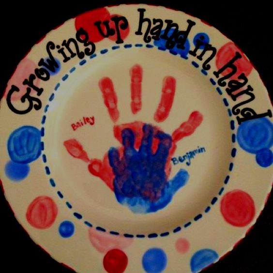 How to Make a Valentines Day Handprint Plate