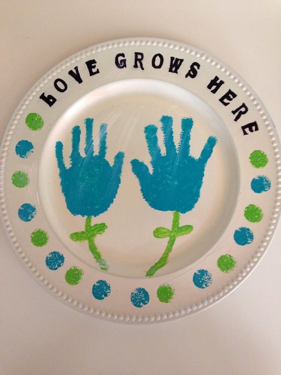 How to Make a Valentines Day Handprint Plate