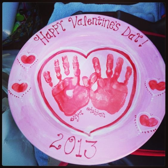 How to Make a Valentines Day Handprint Plate